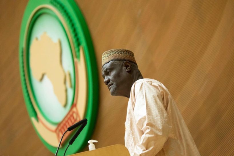 Afrique : Moussa Faki appelle à une révision des sanctions contre les coups d’État