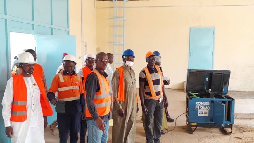 Tchad : au Batha, le gouverneur de la province inspecte la centrale électrique d'Ati