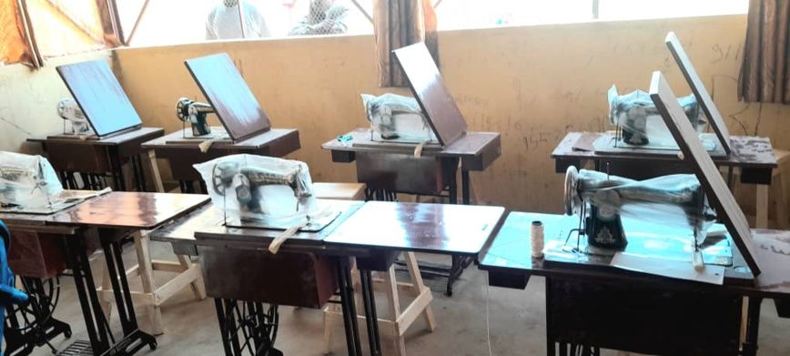 Tchad : l'ONG Guéra Touristique offre une formation en couture et maroquinerie aux détenus d'Ati