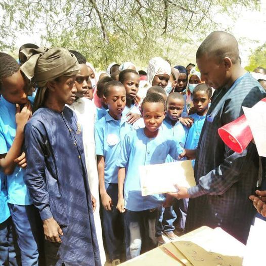 Tchad : à Mao, AJED-K remet des fournitures scolaires aux meilleurs élèves du CEG Alifa Zezerti