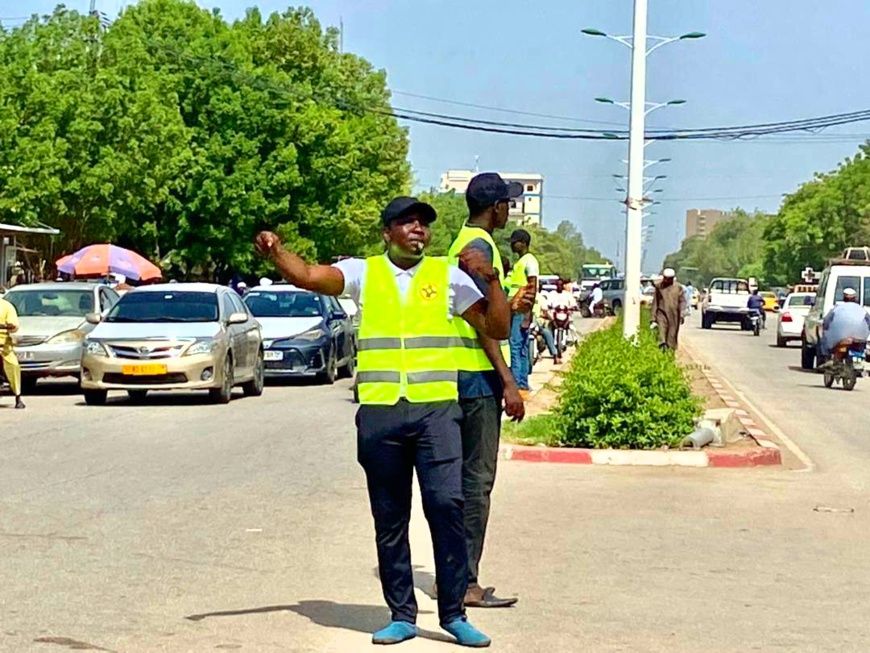 ​Circulation routière à N'Djamena : des jeunes volontaires s'engagent pour la sécurité
