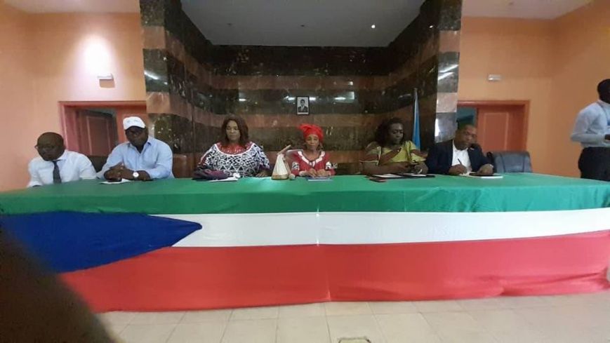Une partie du panel, avec au centre, son Excellence Mme Teresa Avoro Nguema, la présidente Mme Danielle Nlate, et Mme Ndongo 