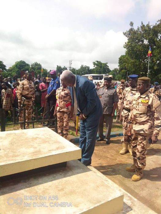 Tchad : dépôt de gerbes de fleurs aux monuments historiques à Doba