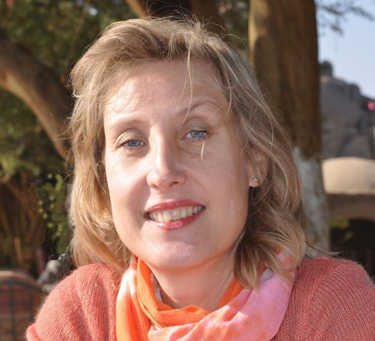 Livre : La française Cara Vitto publie « LE SORCIER BLANC »