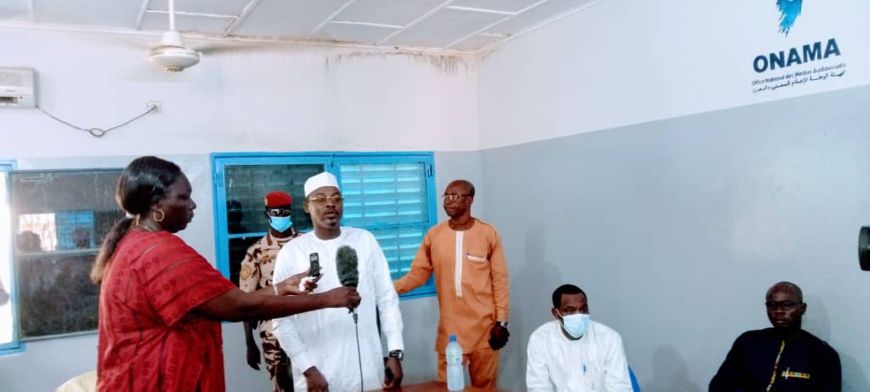 Tchad : le gouverneur du Moyen-Chari visite deux stations de radio de Sarh