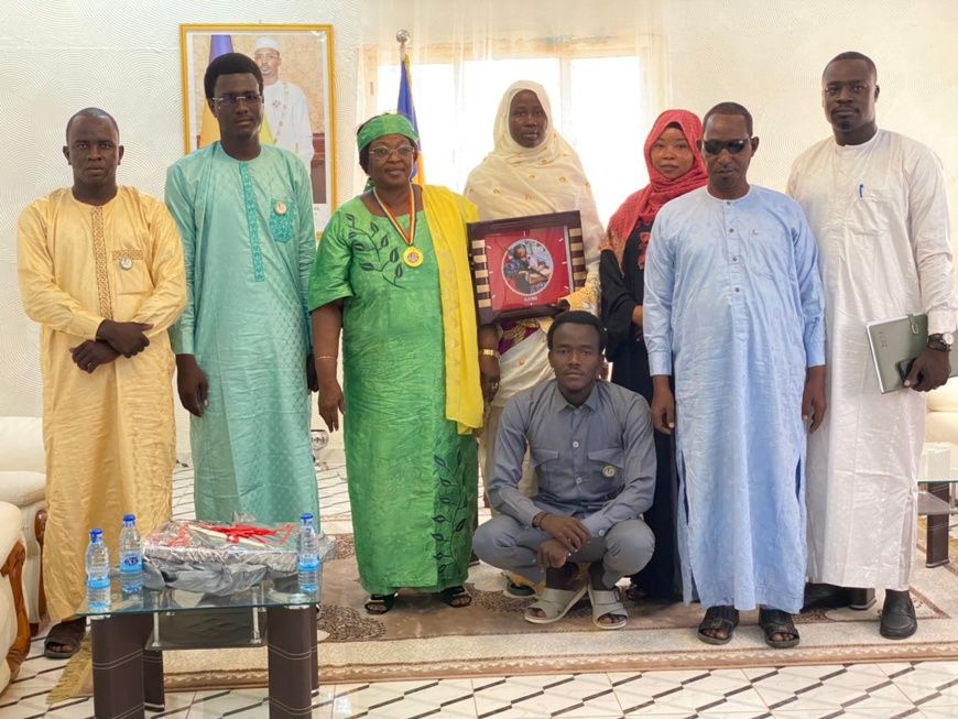 Tchad : l’AJUNG honore Amina Kodjiana pour son service exemplaire à N'Djamena
