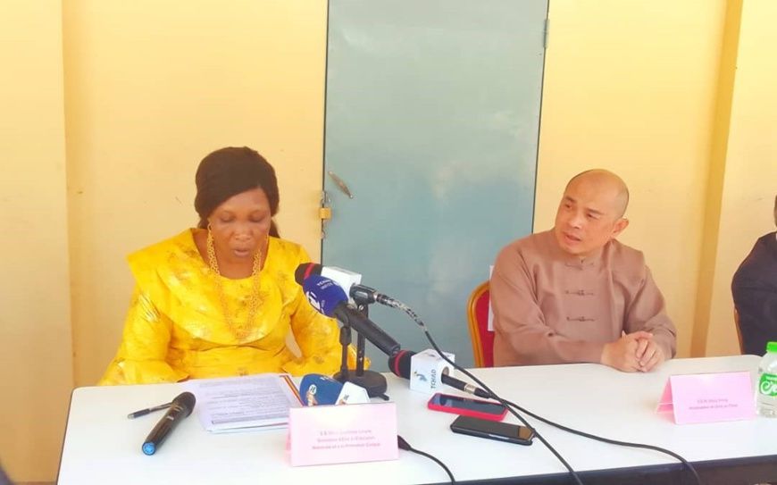 Tchad : l’ambassade de Chine offre une nouvelle salle de classe et équipe des élèves en fournitures