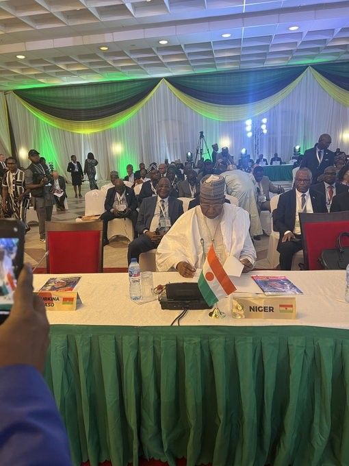 Niger : La Cédéao apporte des clarifications sur la présence des membres du gouvernement de Bazoum au dernier sommet et annonce la suspension du Niger