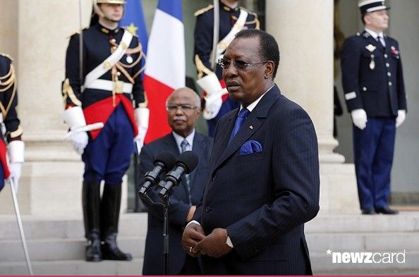 Chadian President Idriss Deby Itno speaks to journalists after meeting with the French president at the Elysee Palace in Pari