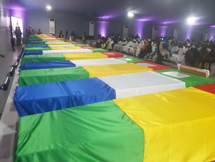 Guinée : Le Président de la République rend un dernier hommage aux 25 victimes de l’incendie du dépôt de Kaloum