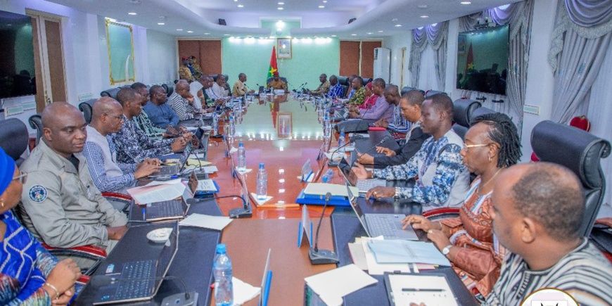 Burkina Faso : le gouvernement autorise le recrutement de 2000 sous-officiers dans la Police