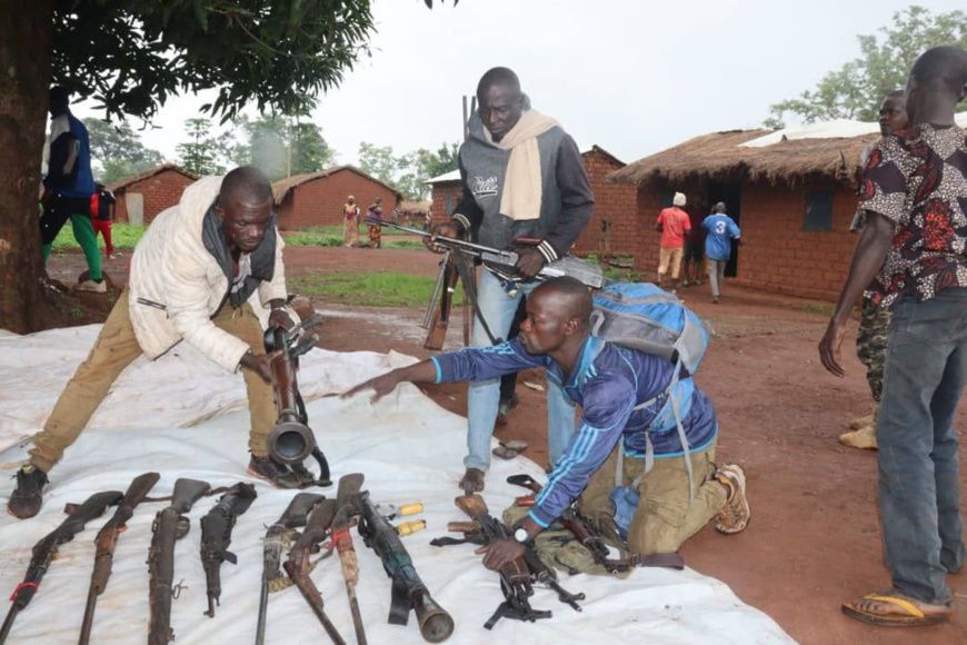 Une partie des ex-combattants de la CPC déposant leurs armes à Korompoko dans l'Ouham, le 9 juillet 2024. Photo : Tous droits