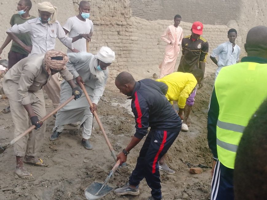 Tchad - Réhabilitation des rues de Moussoro par les jeunes de la société civile : un exemple d'engagement citoyen
