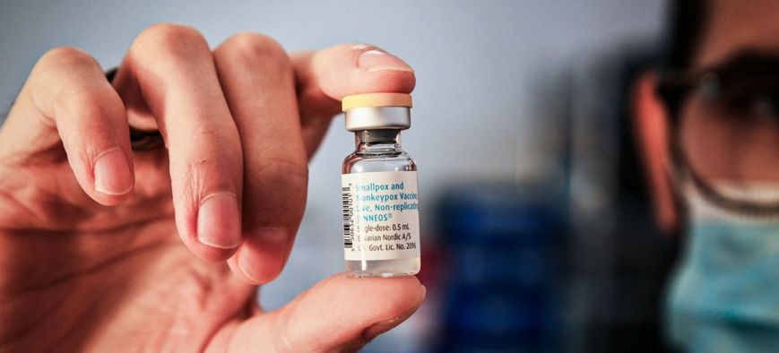 © WHO/Khaled Mostafa Une dose de vaccin contre le mpox.