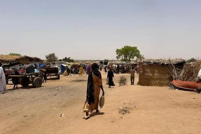 Vue d'une allée du camp d'Aboutengue dans l'est du Tchad, qui accueille plus de 45 000 réfugiés soudanais. 2024. © Laora Vigo