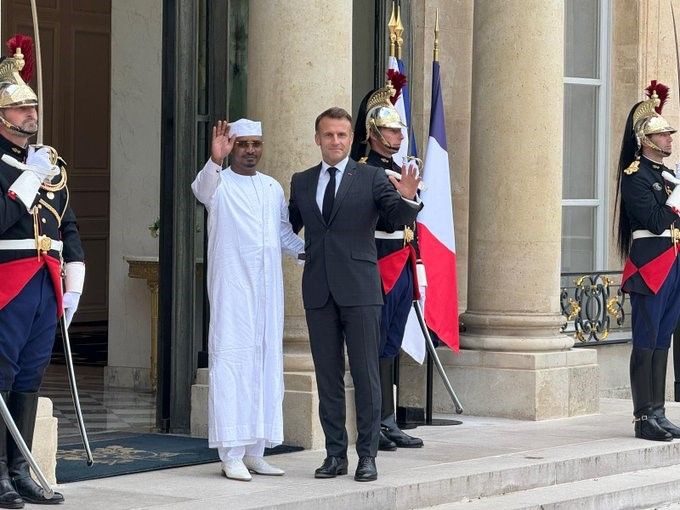 Tchad - France : Le Président Mahamat Deby accueilli chaleureusement sur le perron de l’Élysée