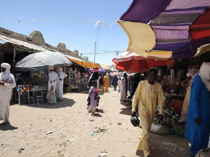 Tchad : une équipe de la presse locale effectue une visite au marché central de Mao