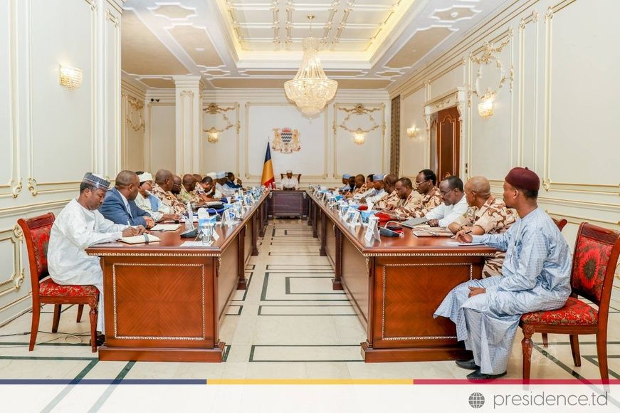 Tchad : tous les chefs des formations militaires et des corps sécuritaires réunis autour du chef de l'État