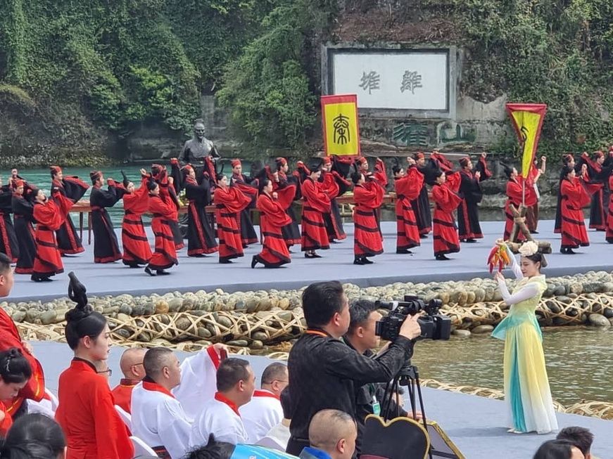 Chine : Le festival de libération des eaux de Dujiangyan, une célébration millénaire