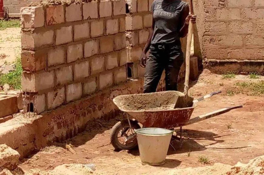 Tchad : à N’Djamena, une maison avant le mariage est une option difficile