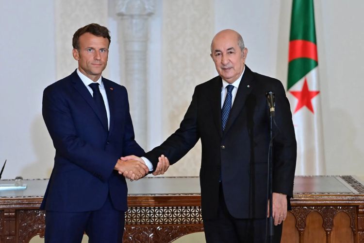 Le président français Emmanuel Macron et son homologue algérien Abdelmadjid Tebboune à Alger, le 27 août 2022 ©APP NurPhoto v