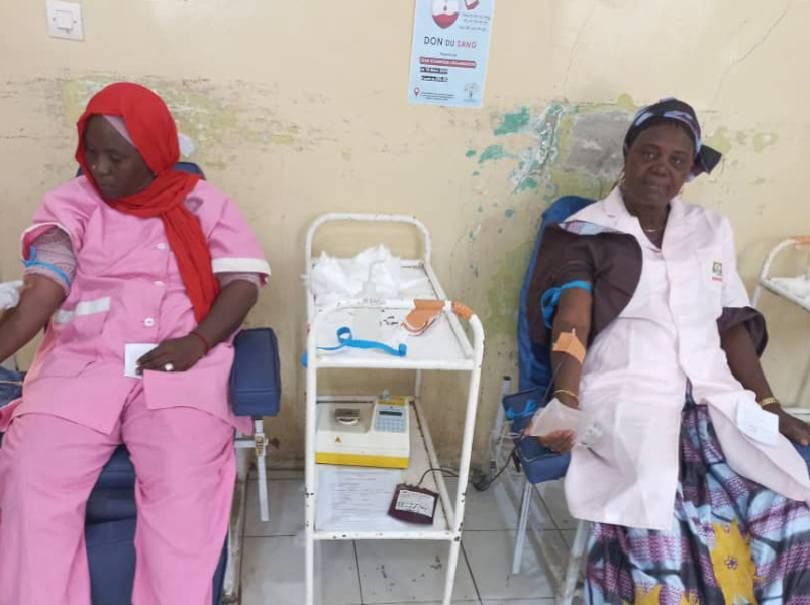 Tchad : Les sages-femmes tchadiennes font un don de sang pour la maternité du CHUME