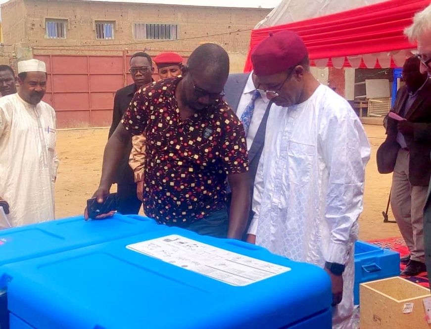Tchad : Le PNUD équipe 100 centres de santé en réfrigérateurs solaires