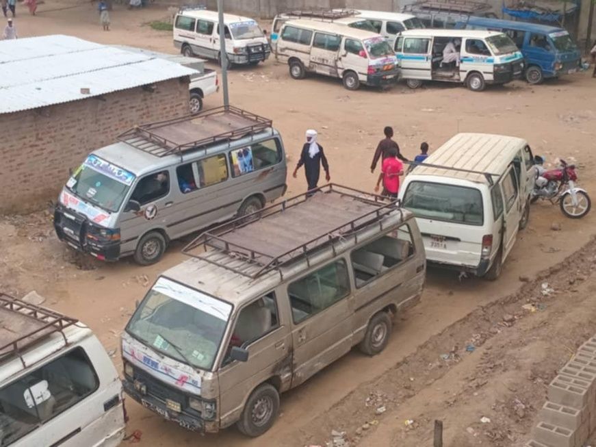 Tchad : stationnement anarchique des bus commerciaux, circulation paralysée et espace public occupé