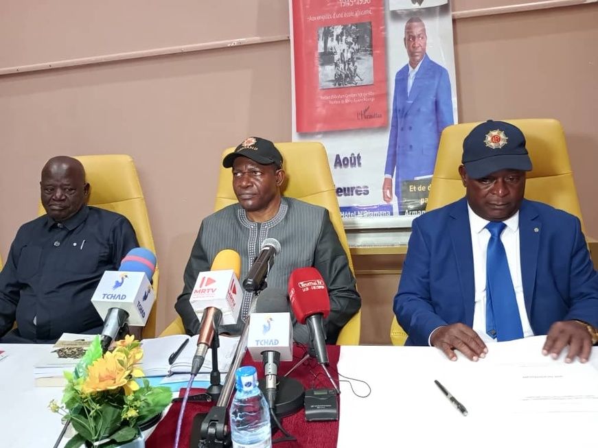 Tchad : l’Association des Enfants de Troupe présente le livre AET d’Armand Elenga