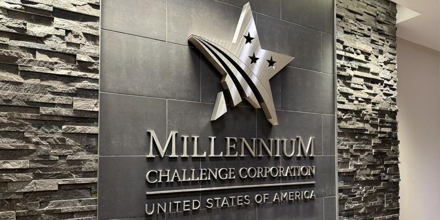 Abidjan : les États-Unis renforcent leur partenariat avec la Côte d’Ivoire à travers transport, formation et énergie