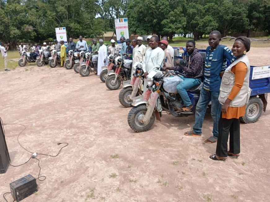 Tchad : quinze motos tricycles pour soutenir le développement des villages de la Grande Sido