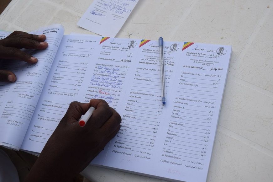 Des actes de naissance au Tchad. Illustration © UNHCR