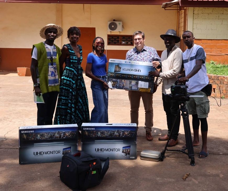 RCA : L'Ambassade de France soutient le cinéma centrafricain avec un don de matériel