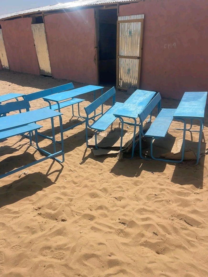 Tchad : l’Université Toumaï offre des tables-bancs à l’école de Djara dans le Kanem-Est