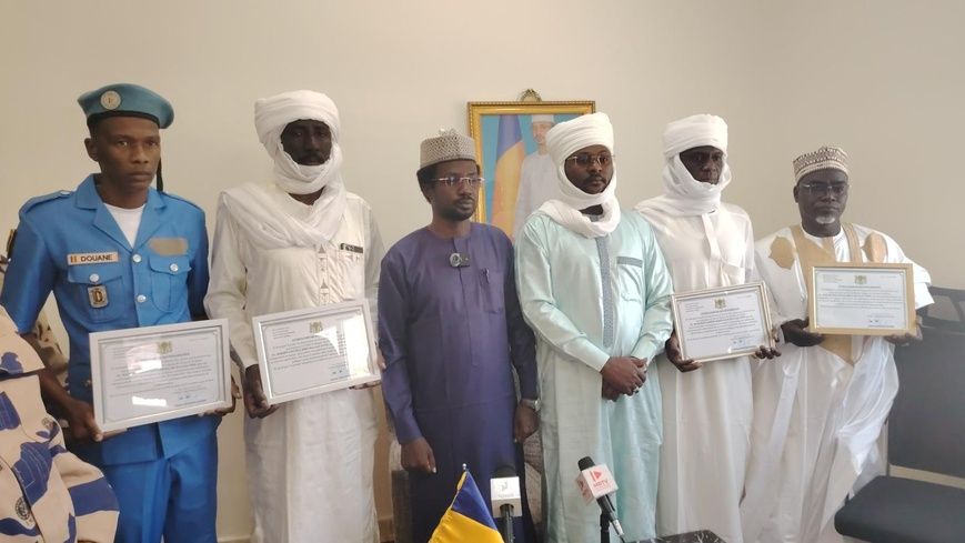 Tchad : quatre agents de la Douane de Djara honorés par les autorités départementales