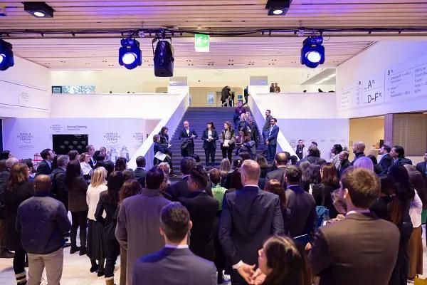 Participants arrivant au Forum économique mondial de Davos, en Suisse. Photo : Forum économique mondial