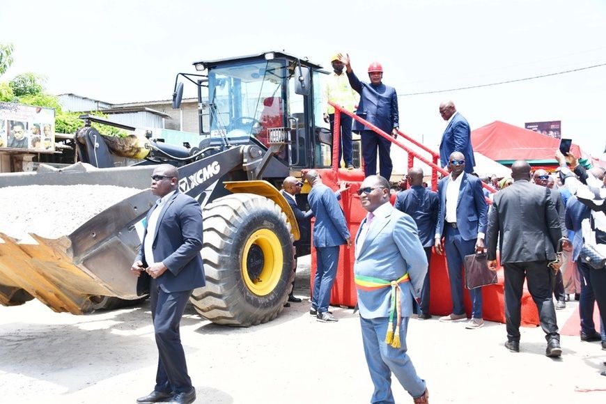 Denis Sassou N'Guesso lançant les travaux de la RN4