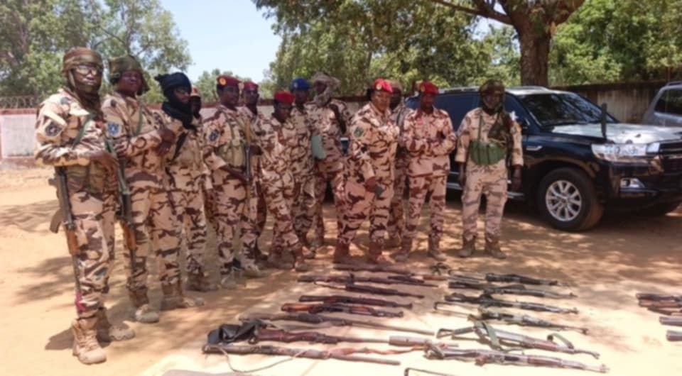 Tchad : présentation des armes saisies par la Force Mixte Tchad-RCA