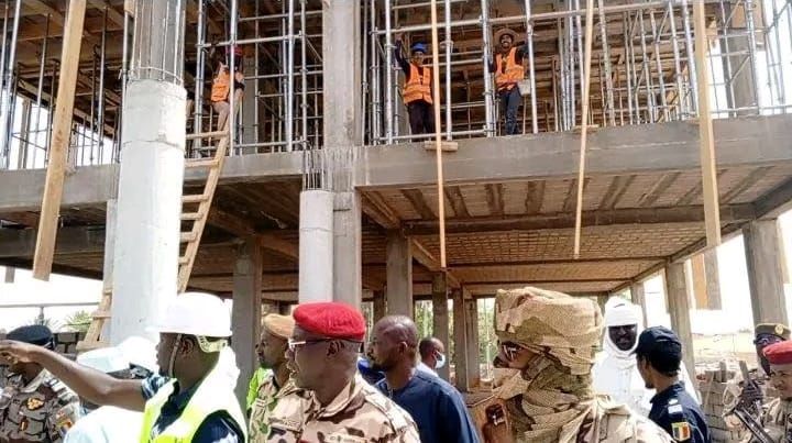 Tchd ; à Faya-Largeau, inspection des chantiers par le délégué général