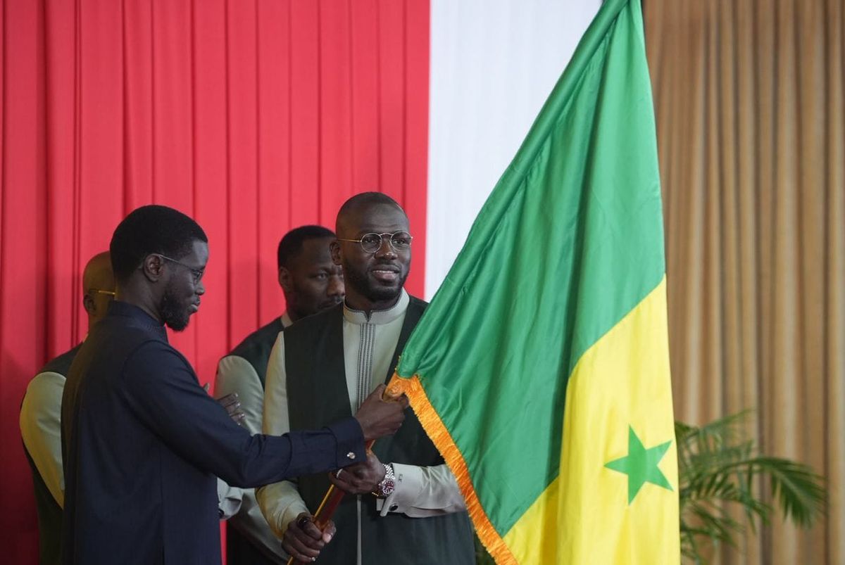 Coupe du Monde 2026 : le président Faye remet le drapeau national aux Lions du Sénégal