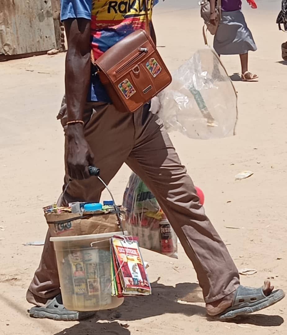 Tchad : le "Samal Far", une pharmacie de rue qui interroge