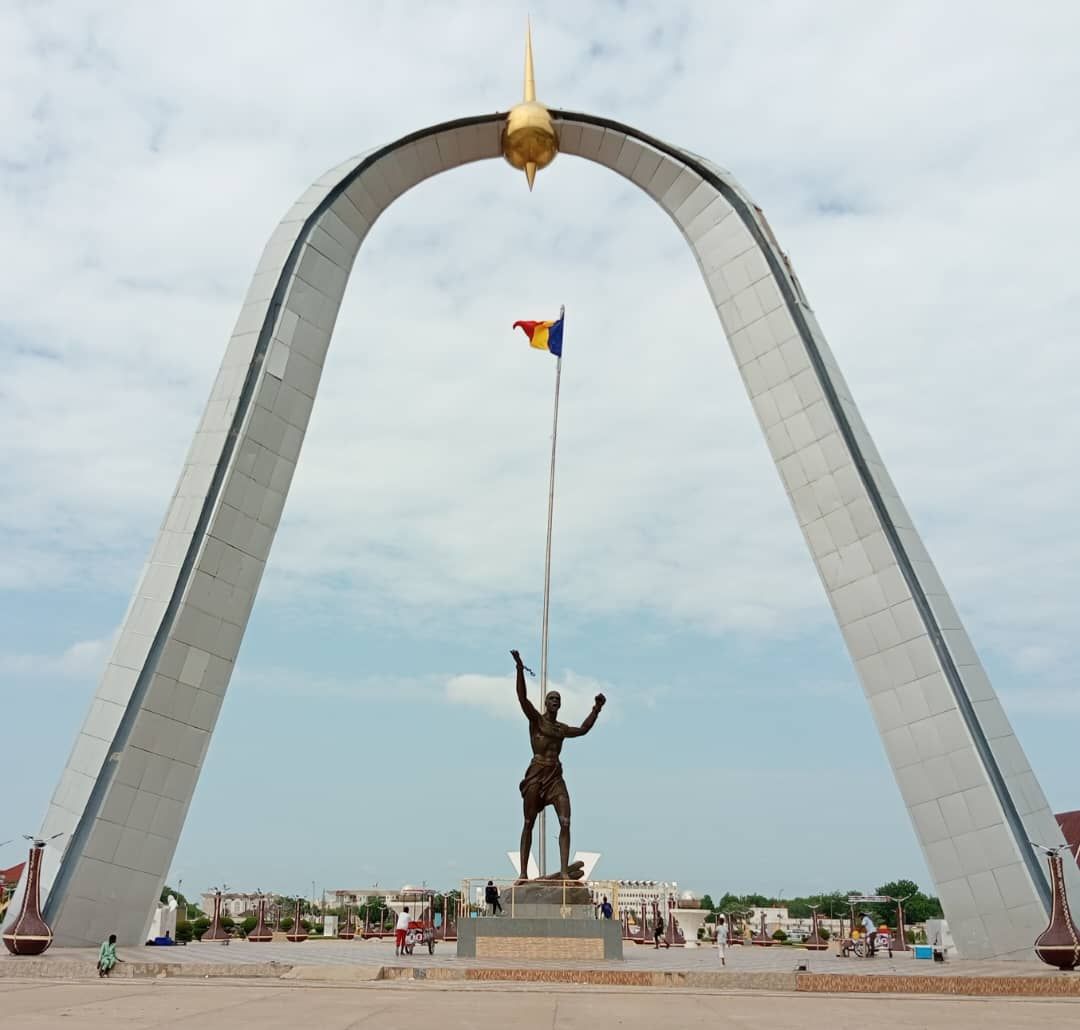 Tchad : un État en scène, une Nation en péril
