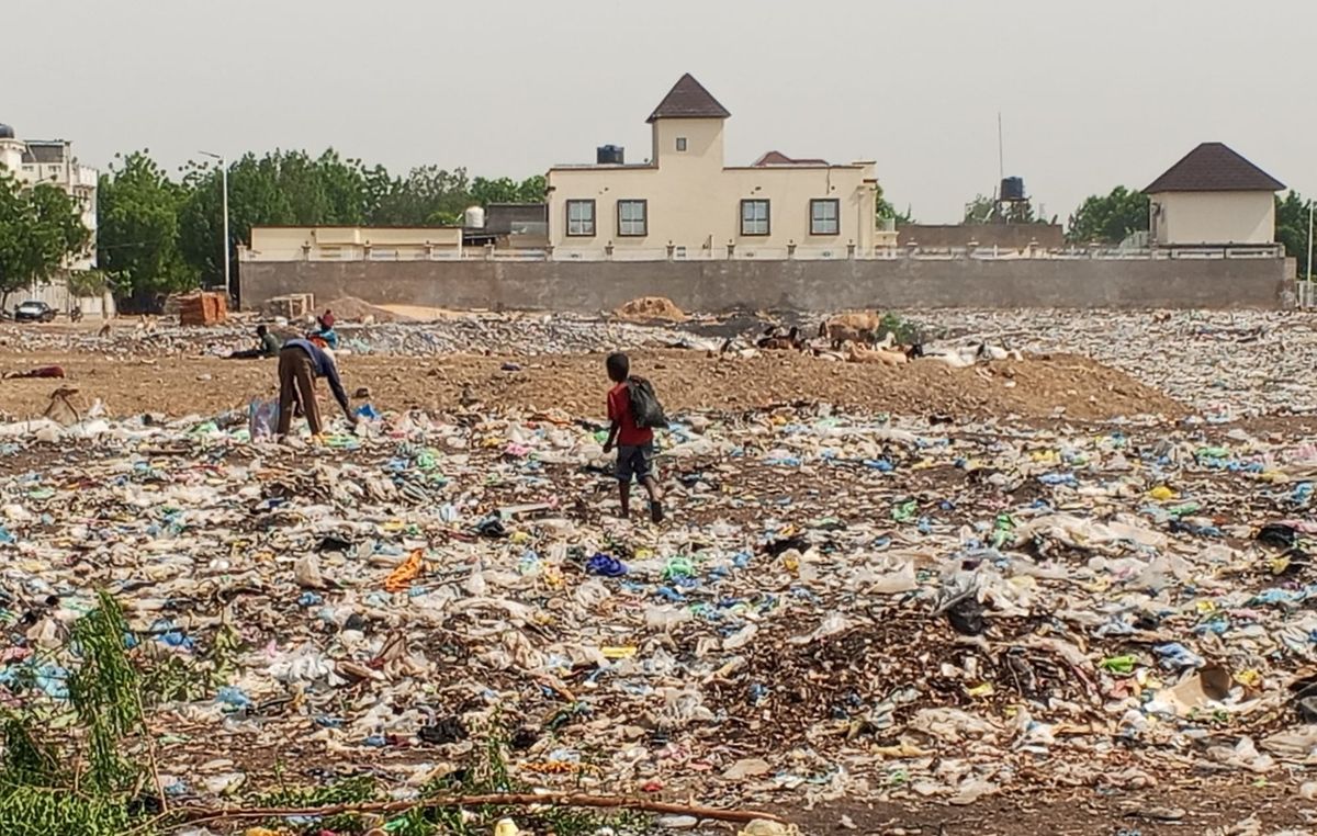 Tchad : des enfants livrés au commerce de ferraille pour survivre dans la capitale