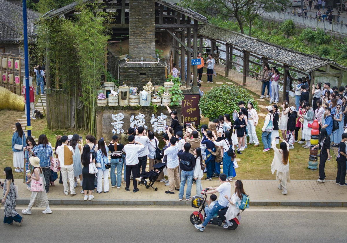 Jingdezhen: The Global Hub of Porcelain and Cultural Exchange