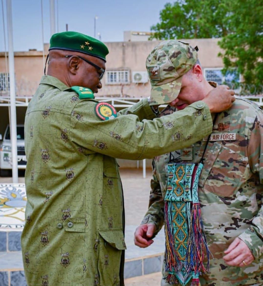 L'attaché de défense américain honoré par le Niger pour sa coopération
