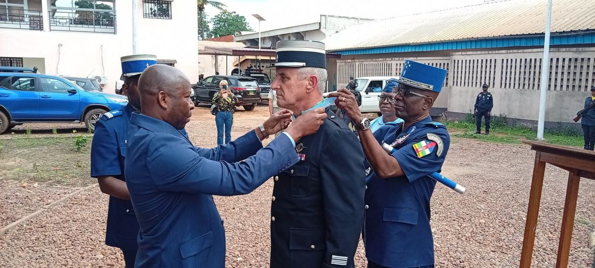 Le colonel Baudoux honoré pour sa contribution à la sécurité en Centrafrique