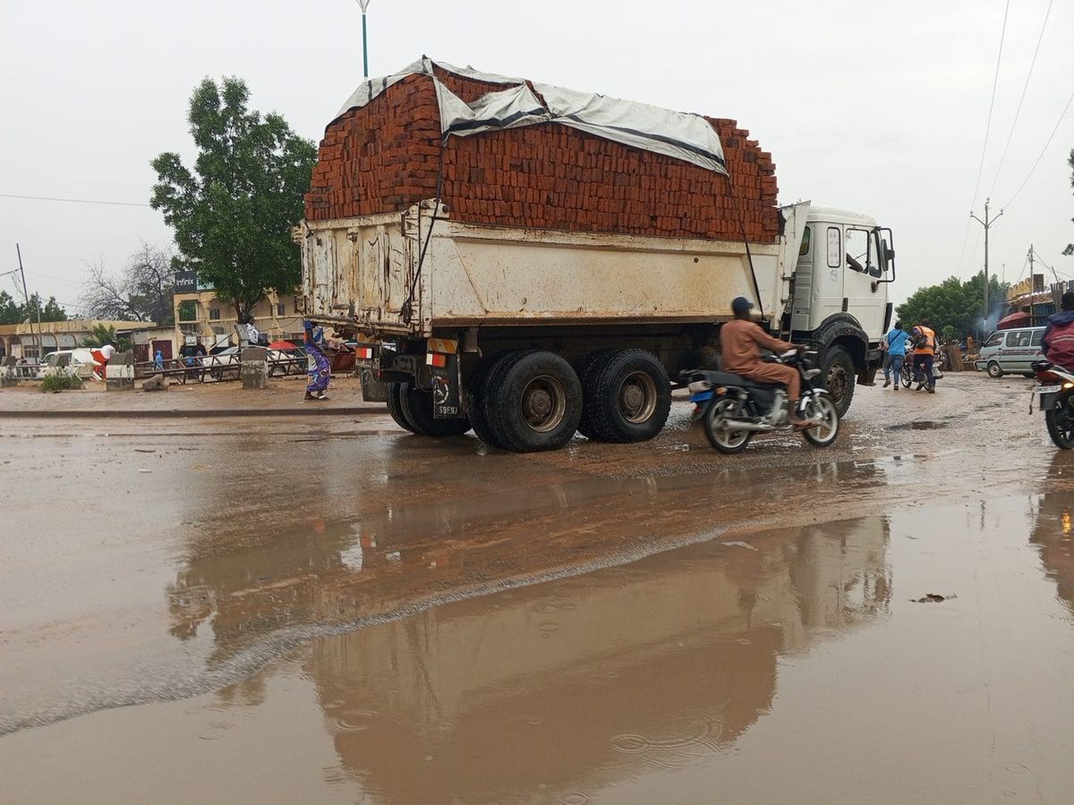 Saison des pluies à N'Djamena : le danger critique des gros porteurs pour les usagers