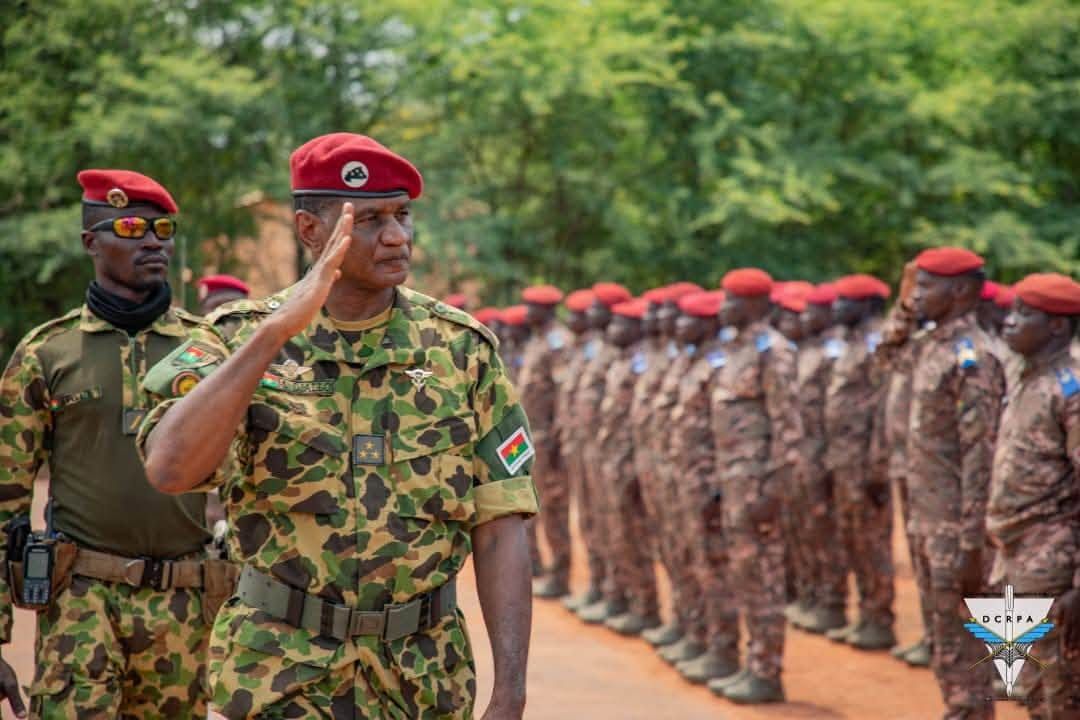 Burkina Faso : le chef d'État-Major des armées au contact des troupes