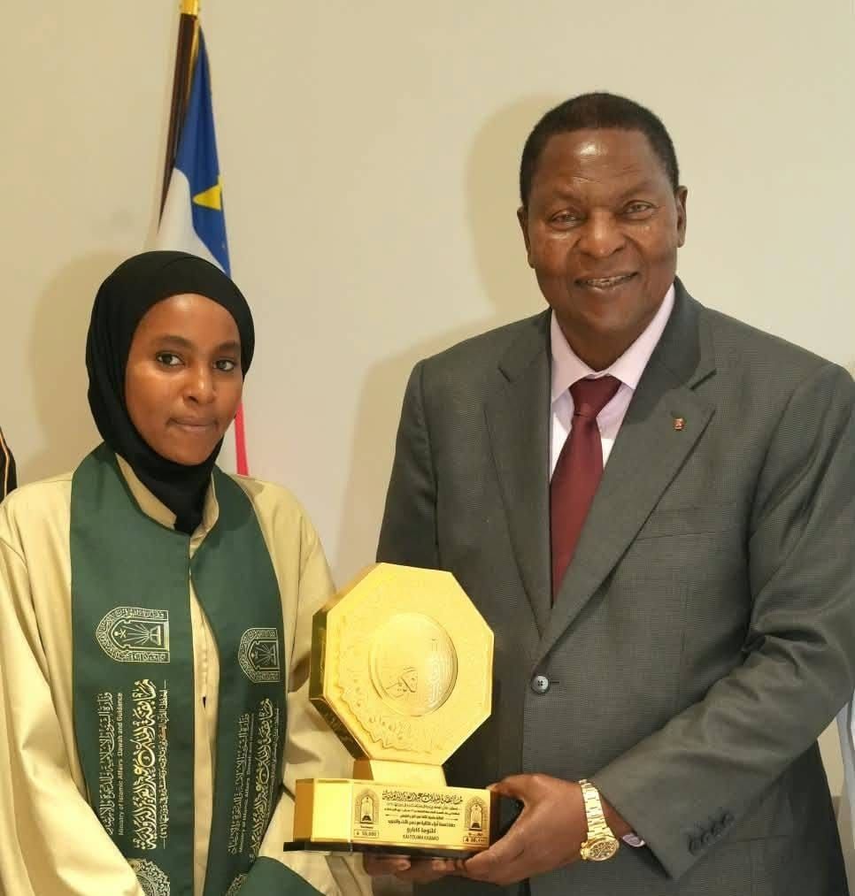 Concours international de Coran : la Centrafricaine Kaltouma Kabaro reçue par le chef de l'État