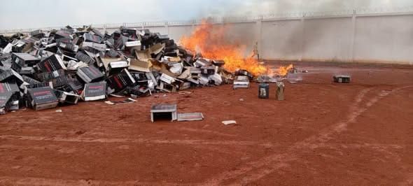 Centrafrique : l'OCLAD détruit plus de 1 200 cartons de médicaments illicites